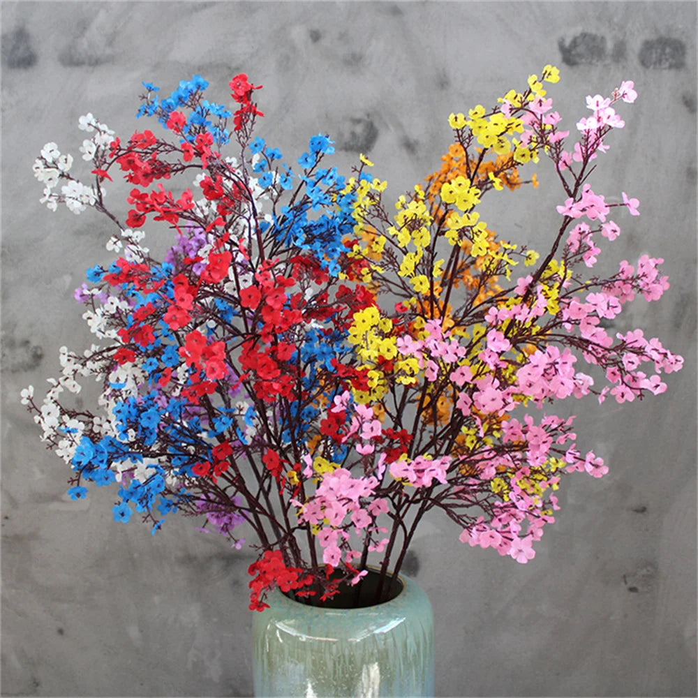 Petit bouquet de fleurs artificielles.
